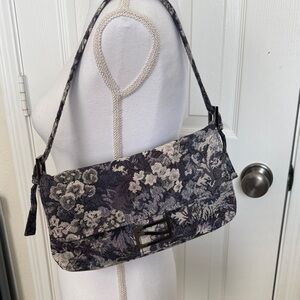 Floral Jacquard Shoulder Bag in Black and Cream